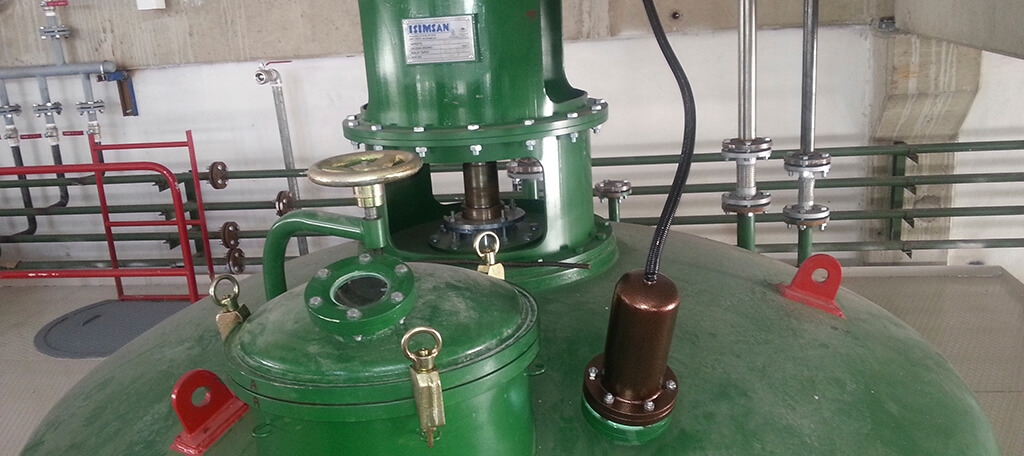 Mixing reactor for liquids