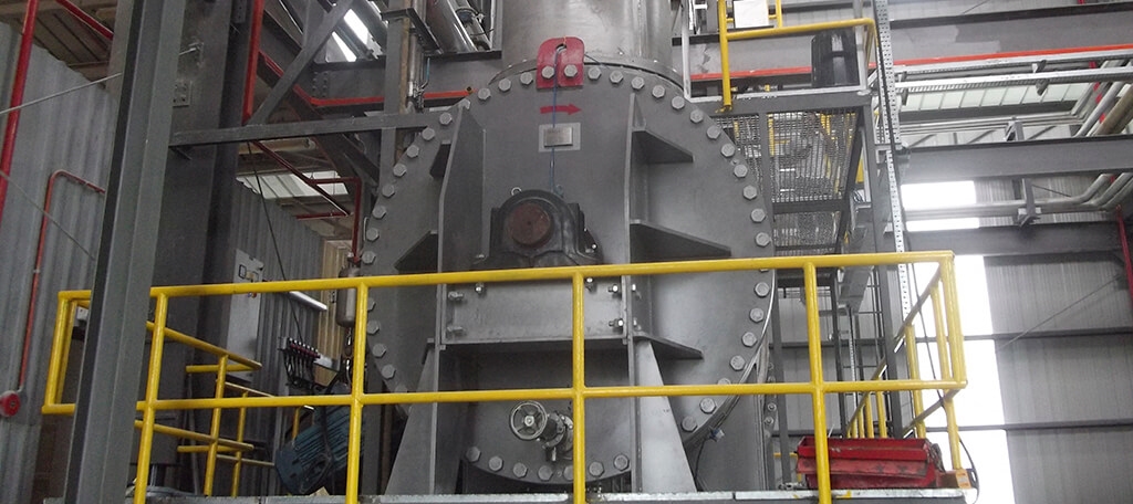 Vacuum plough shear reactor