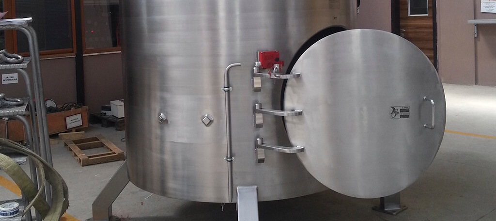 Vertical powder mixer