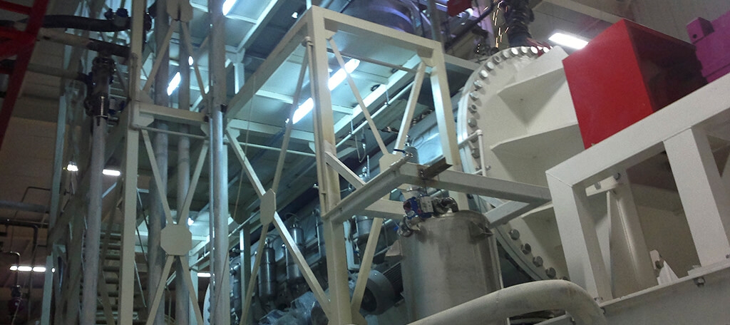 Vacuum plough shear reactor